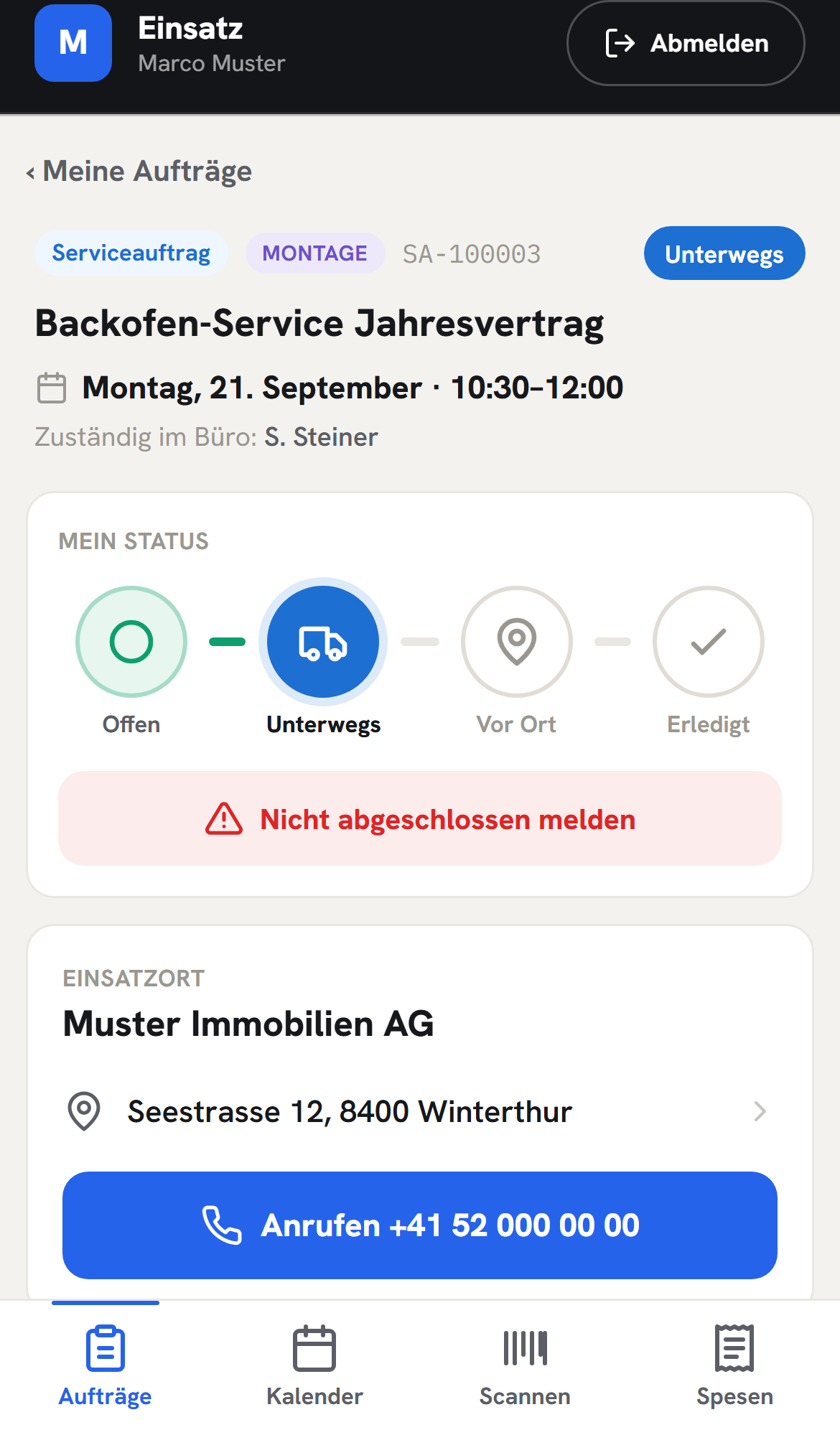 Ein Auftrag auf dem Handy mit den Schritten Unterwegs, Vor Ort und Erledigt